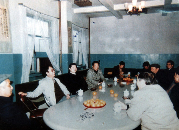 楊正午省長聽取工廠領(lǐng)導(dǎo)匯報